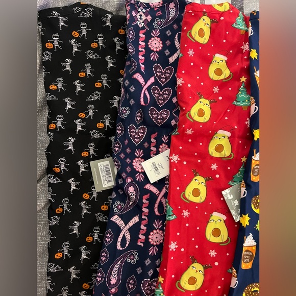 Patterned Scrub Tops - Picture 3 of 6